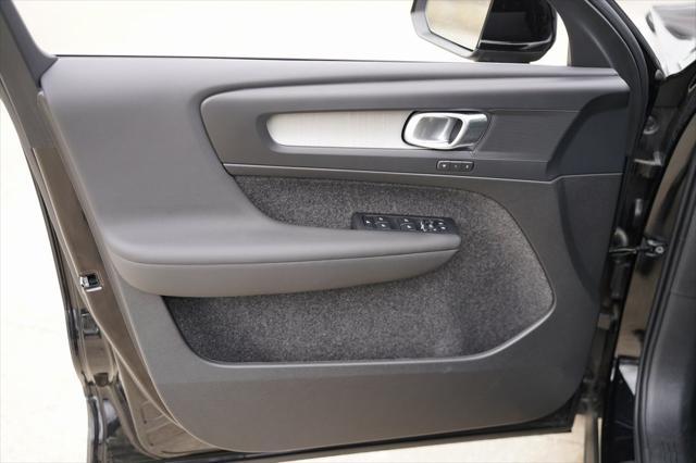 new 2025 Volvo XC40 car
