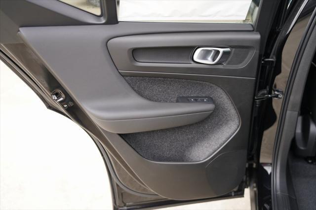 new 2025 Volvo XC40 car
