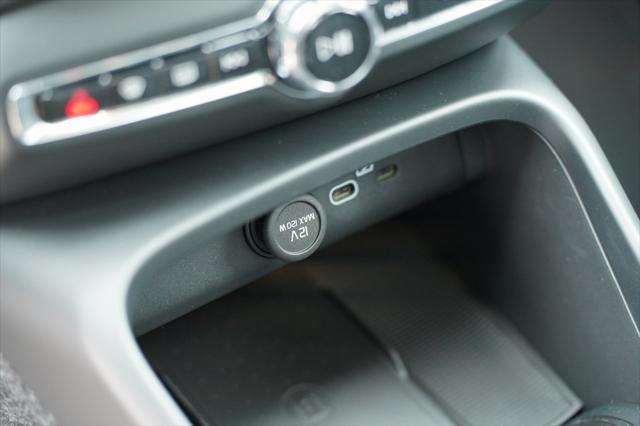 new 2025 Volvo XC40 car