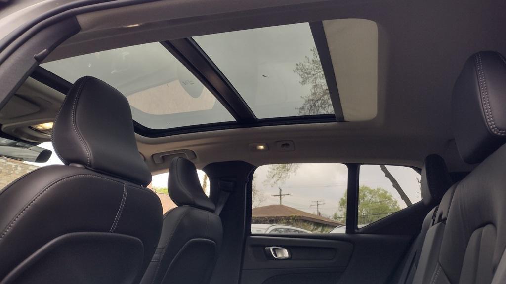 new 2025 Volvo XC40 car, priced at $41,995