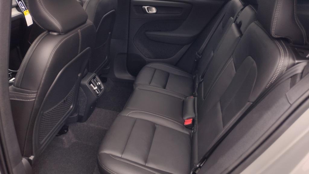 new 2025 Volvo XC40 car, priced at $41,995