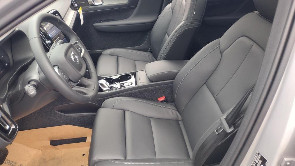 new 2025 Volvo XC40 car, priced at $41,995