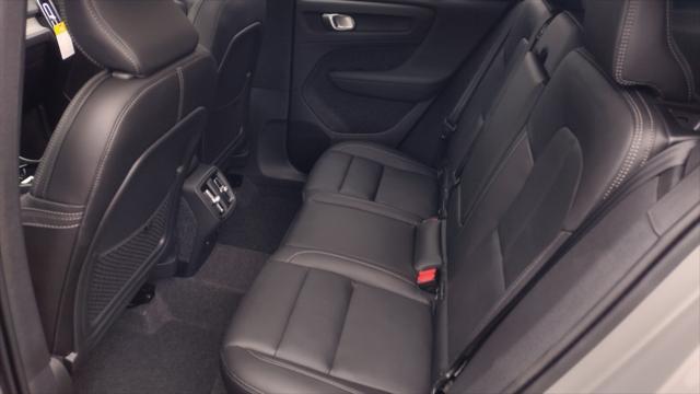 new 2025 Volvo XC40 car