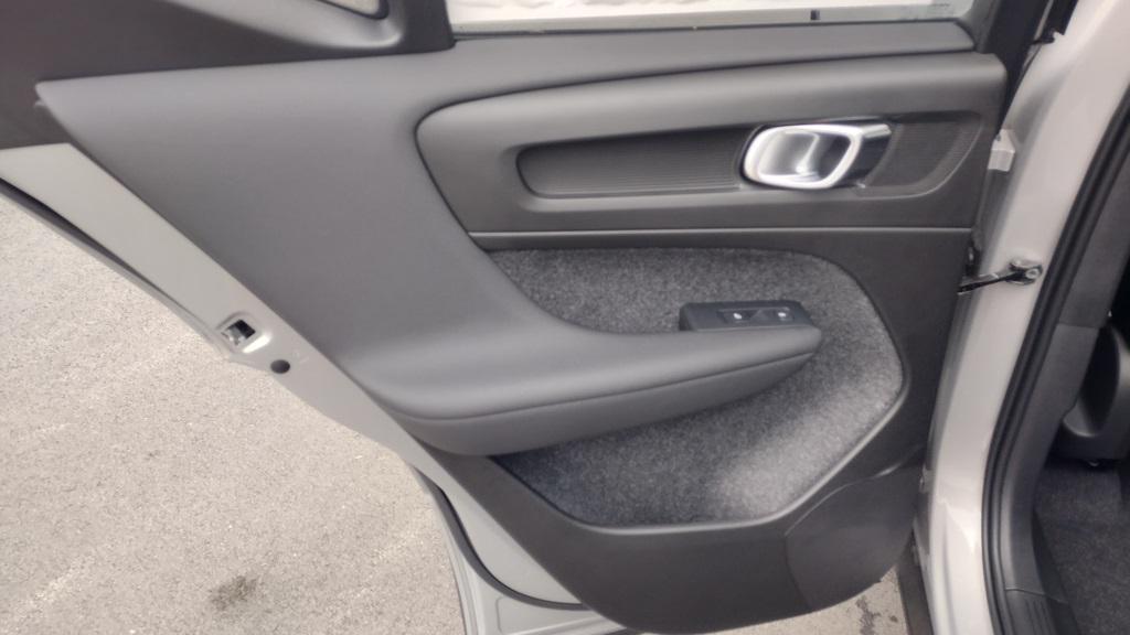 new 2025 Volvo XC40 car, priced at $41,995