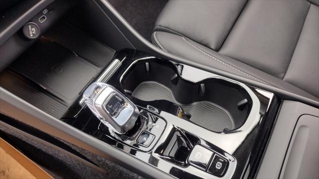 new 2025 Volvo XC40 car