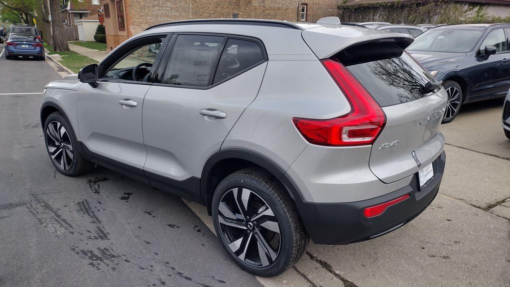 new 2025 Volvo XC40 car, priced at $41,995