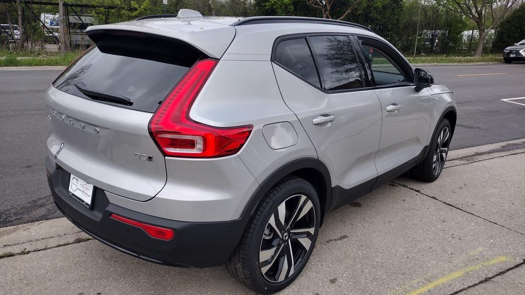 new 2025 Volvo XC40 car, priced at $41,995