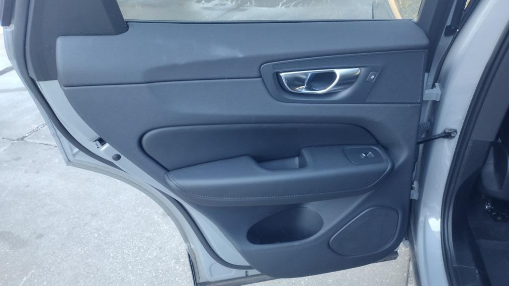 new 2025 Volvo XC60 car, priced at $50,290