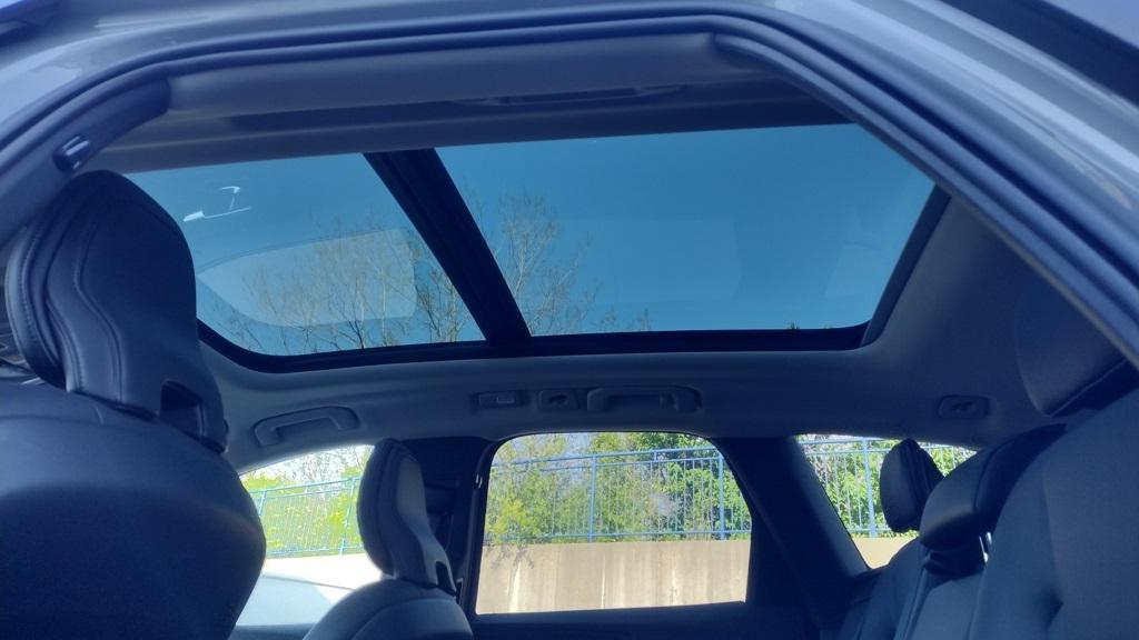 new 2025 Volvo XC60 car, priced at $50,290