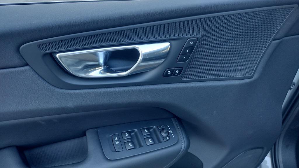 new 2025 Volvo XC60 car, priced at $50,290