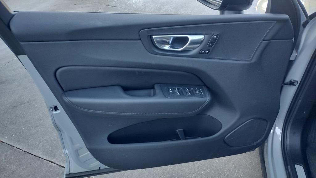 new 2025 Volvo XC60 car, priced at $50,290