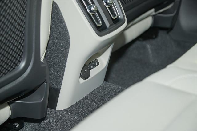 new 2025 Volvo XC40 car