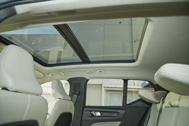 new 2025 Volvo XC40 car