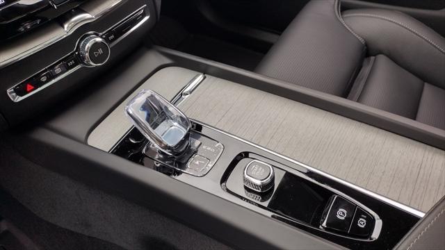 new 2025 Volvo XC60 car
