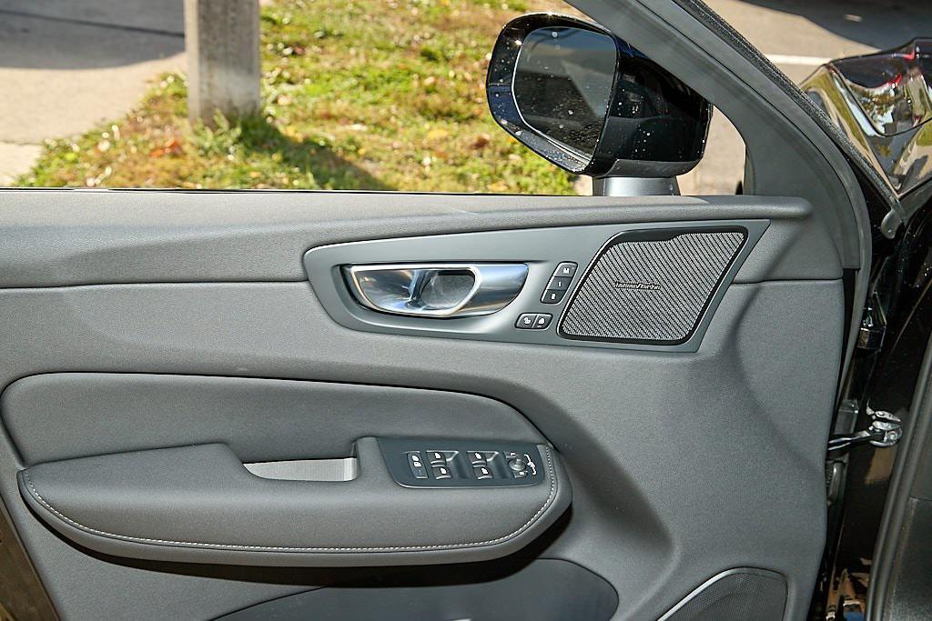 new 2026 Volvo XC60 car, priced at $55,560