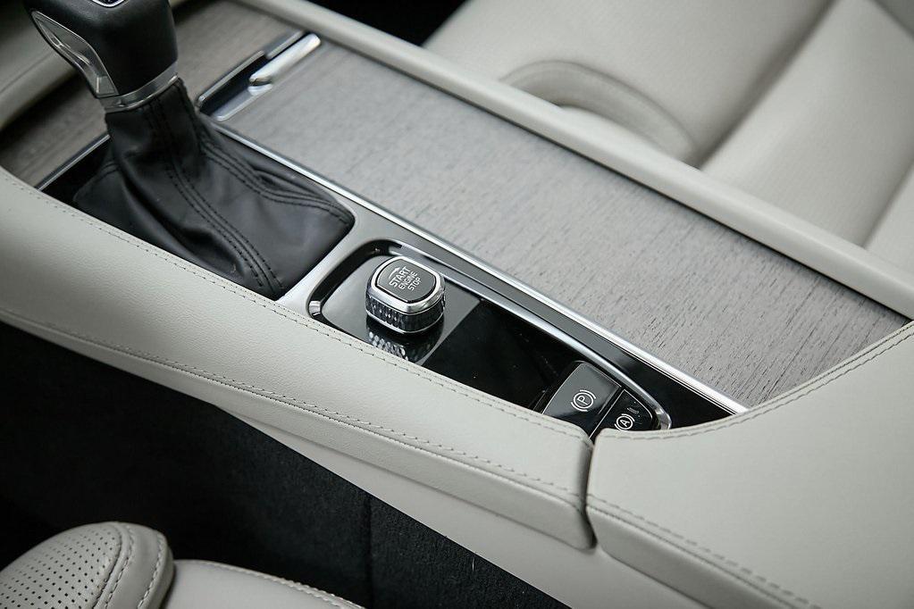 used 2022 Volvo XC90 car, priced at $40,995