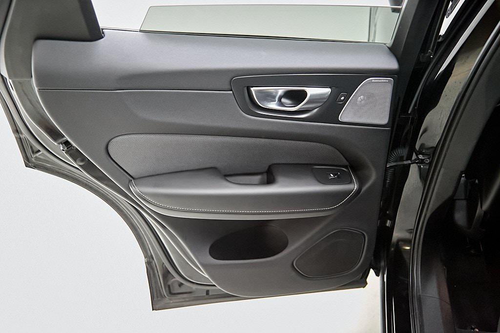 used 2022 Volvo XC60 Recharge Plug-In Hybrid car, priced at $44,995