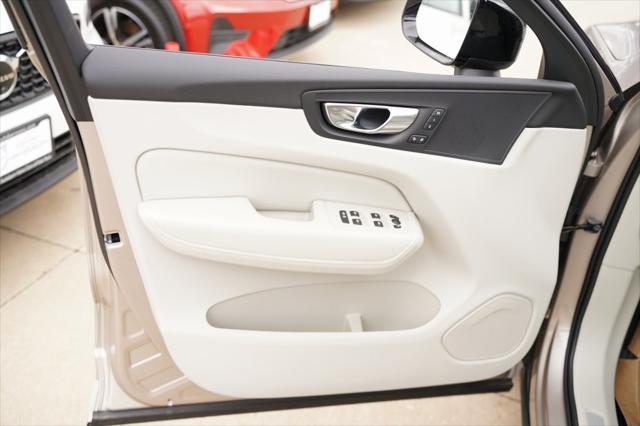 new 2025 Volvo XC60 car
