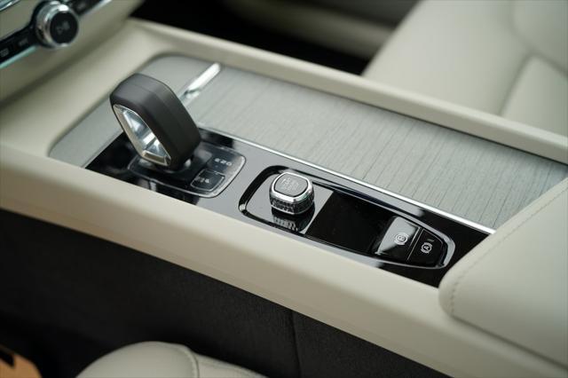 new 2025 Volvo XC60 car