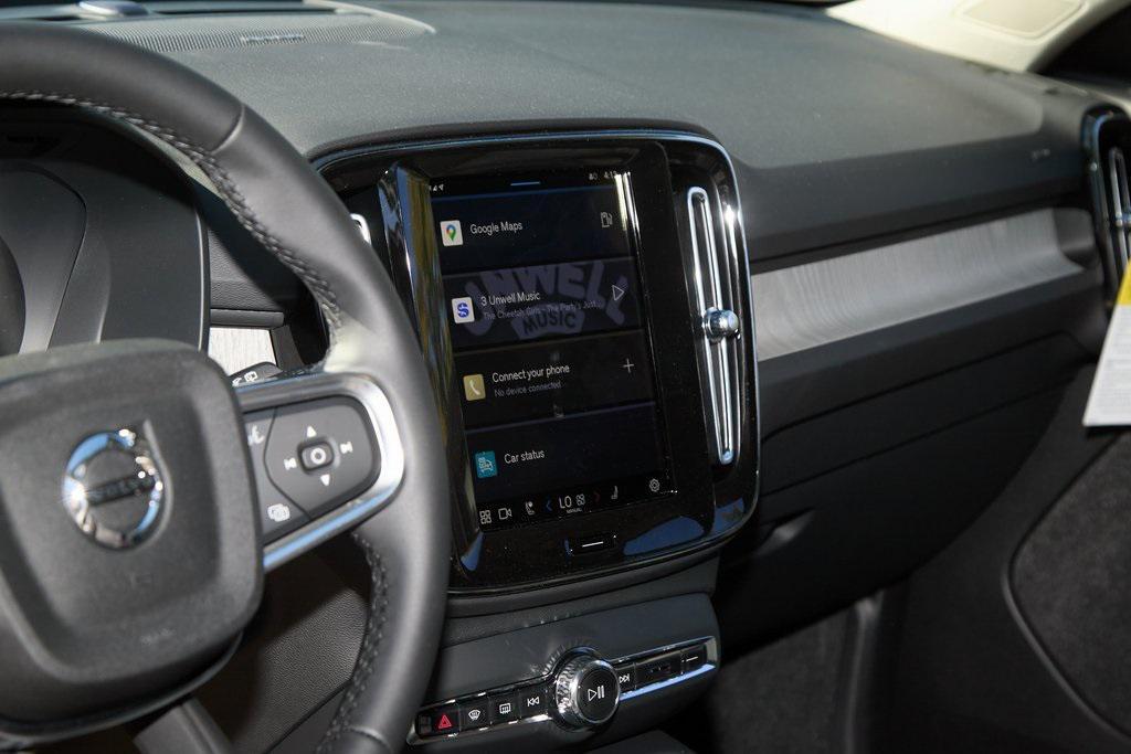 new 2025 Volvo XC40 car, priced at $41,995