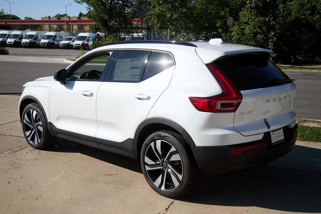 new 2025 Volvo XC40 car, priced at $41,995