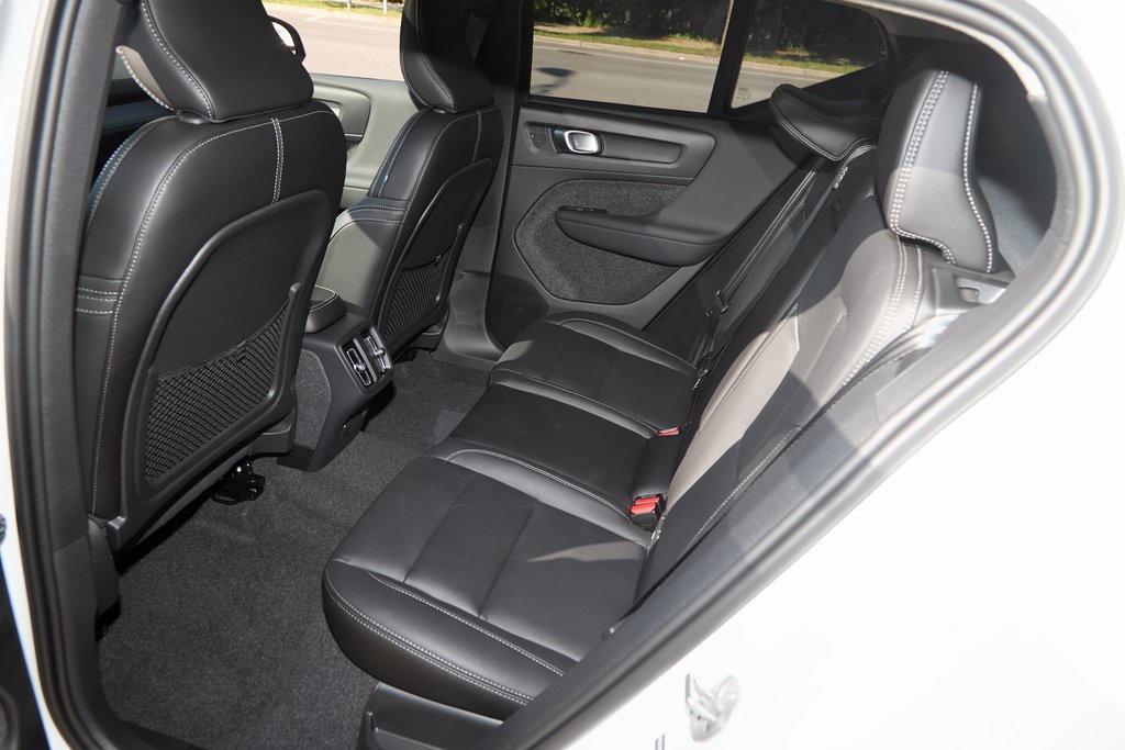 new 2025 Volvo XC40 car, priced at $41,995