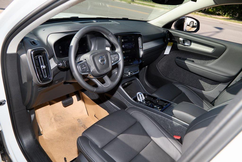 new 2025 Volvo XC40 car, priced at $41,995