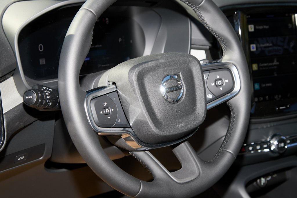 new 2025 Volvo XC40 car, priced at $41,995