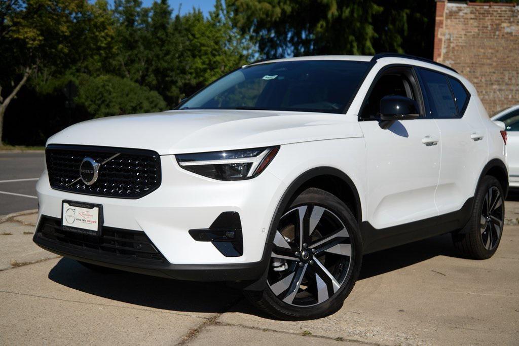 new 2025 Volvo XC40 car, priced at $41,995