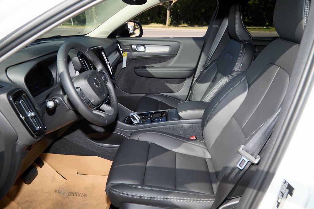 new 2025 Volvo XC40 car, priced at $41,995