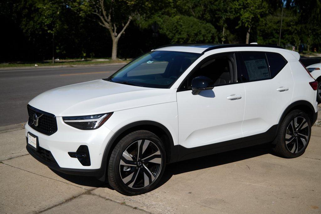 new 2025 Volvo XC40 car, priced at $41,995