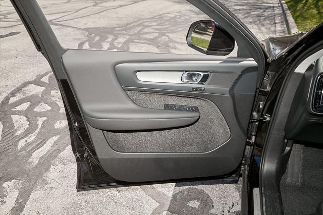 new 2025 Volvo XC40 car