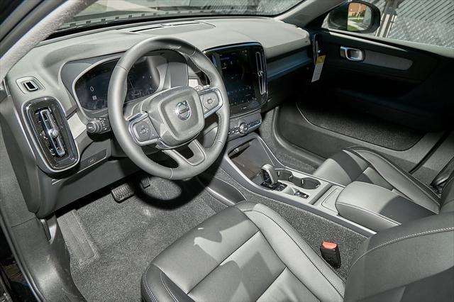 new 2025 Volvo XC40 car