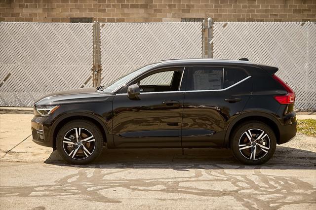 new 2025 Volvo XC40 car