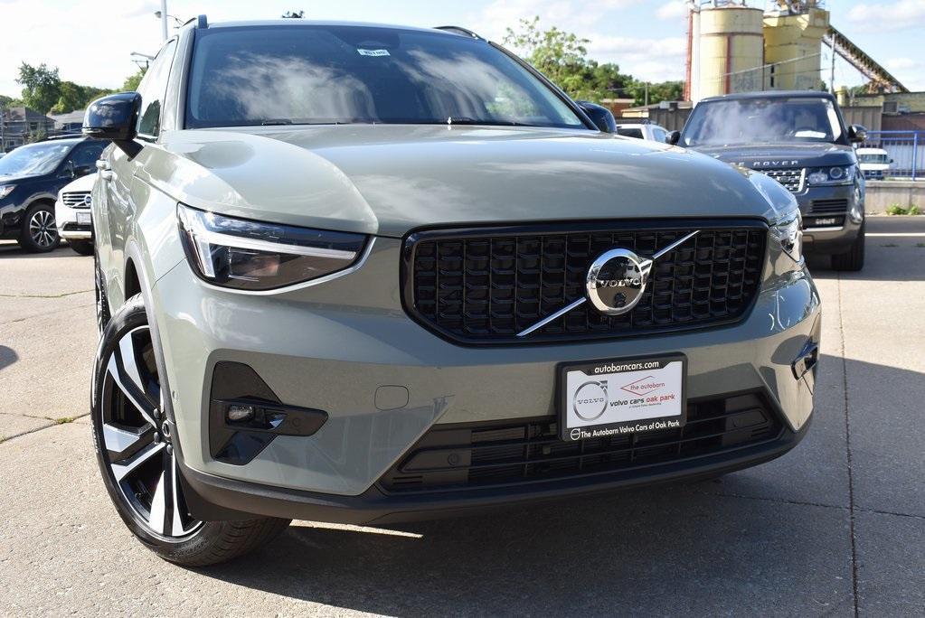 new 2025 Volvo XC40 car