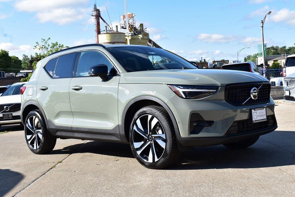 new 2025 Volvo XC40 car