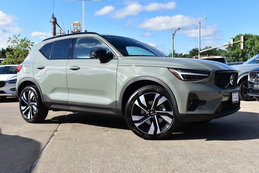 new 2025 Volvo XC40 car