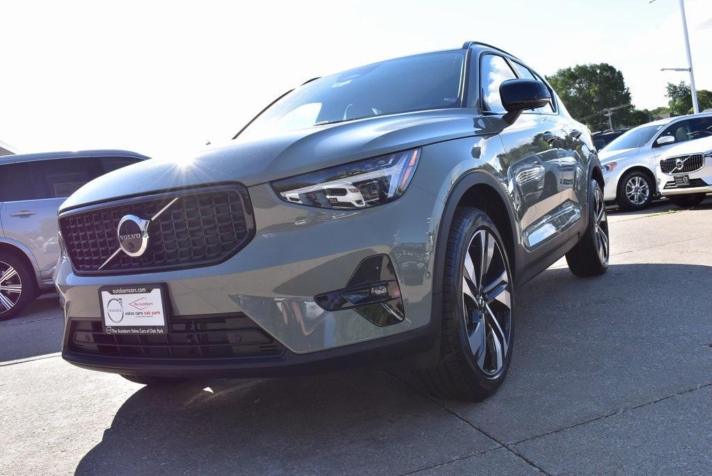 new 2025 Volvo XC40 car