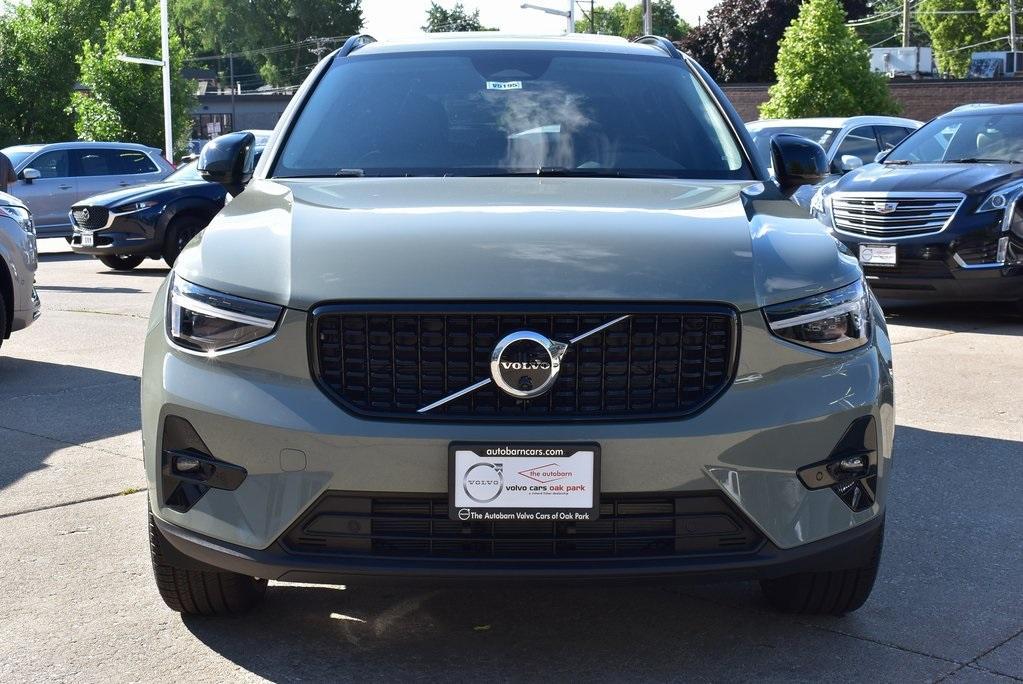 new 2025 Volvo XC40 car