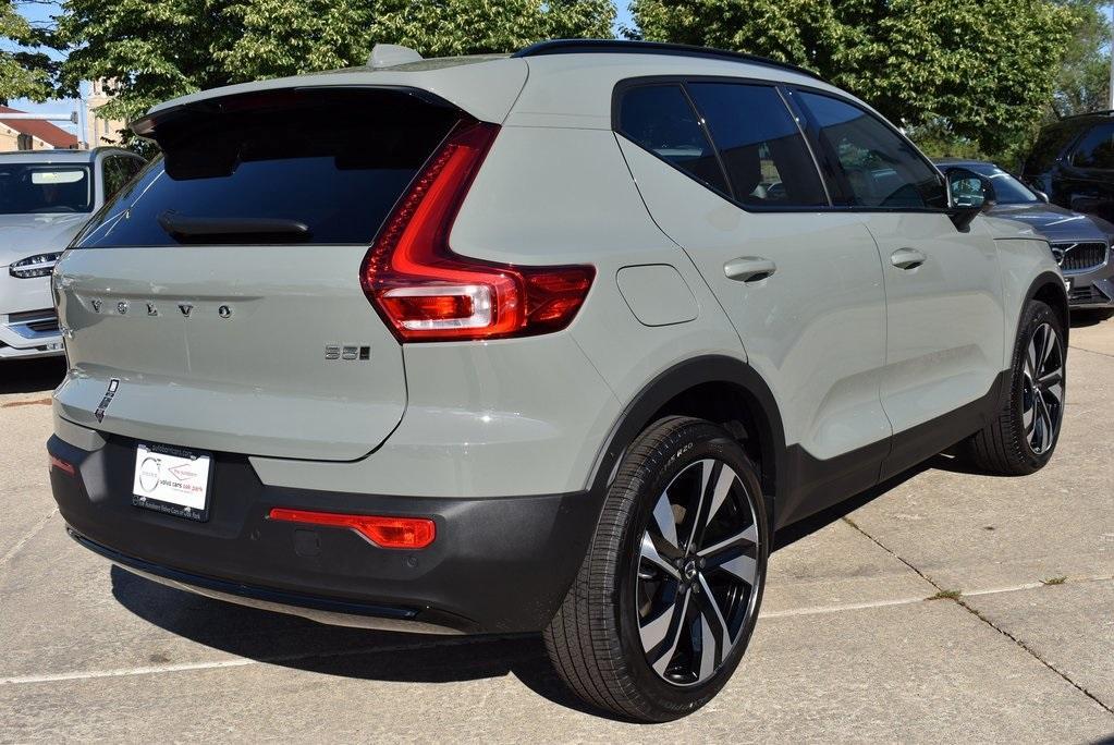 new 2025 Volvo XC40 car