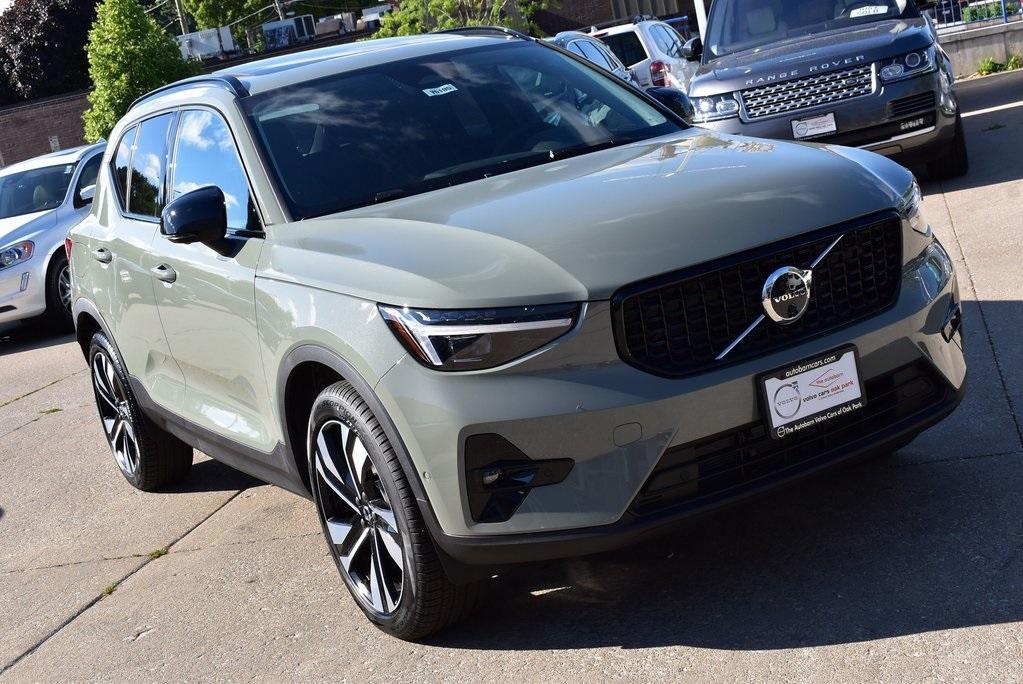 new 2025 Volvo XC40 car