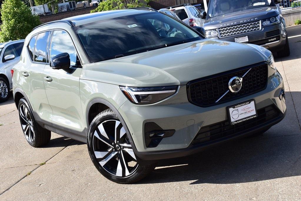 new 2025 Volvo XC40 car