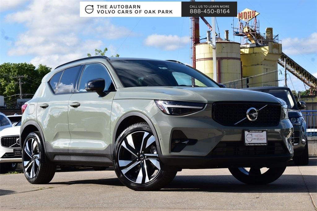 new 2025 Volvo XC40 car