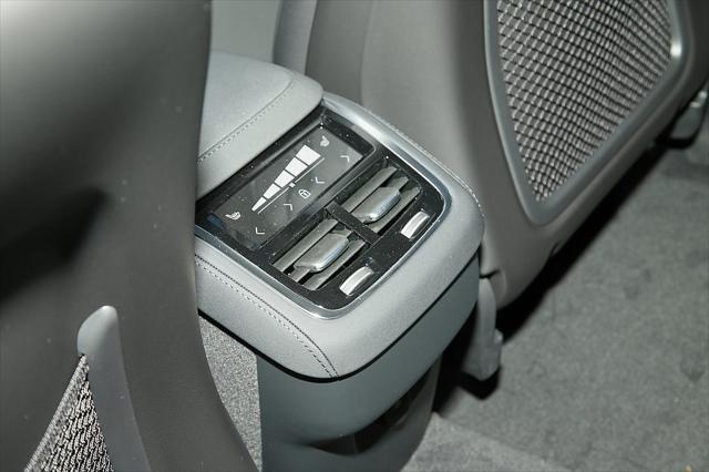 new 2025 Volvo XC90 car, priced at $67,919