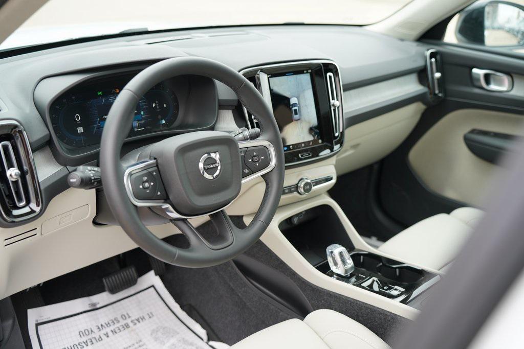 new 2025 Volvo XC40 car, priced at $39,995