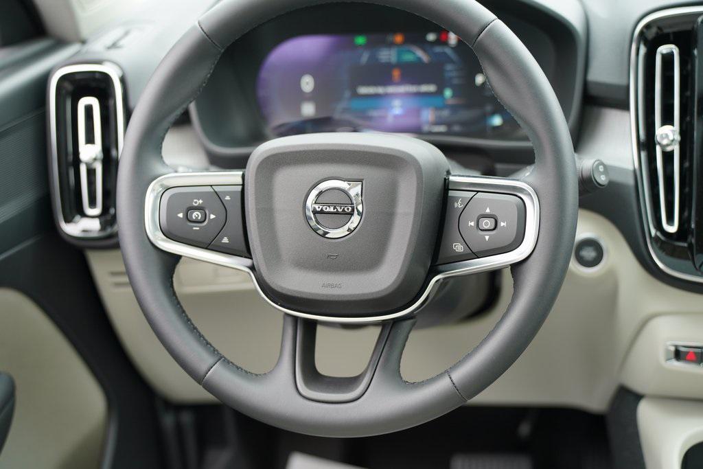 new 2025 Volvo XC40 car, priced at $39,995