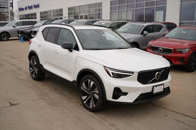 new 2025 Volvo XC40 car