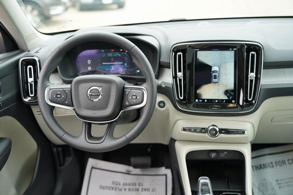 new 2025 Volvo XC40 car, priced at $39,995