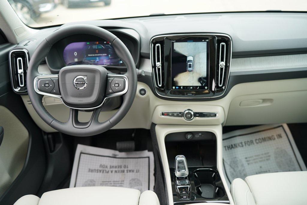 new 2025 Volvo XC40 car, priced at $39,995