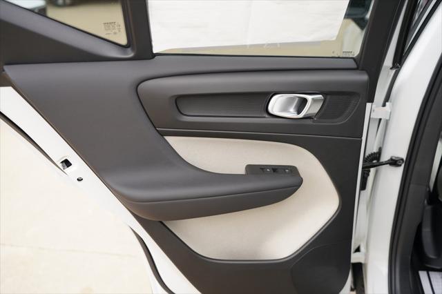 new 2025 Volvo XC40 car